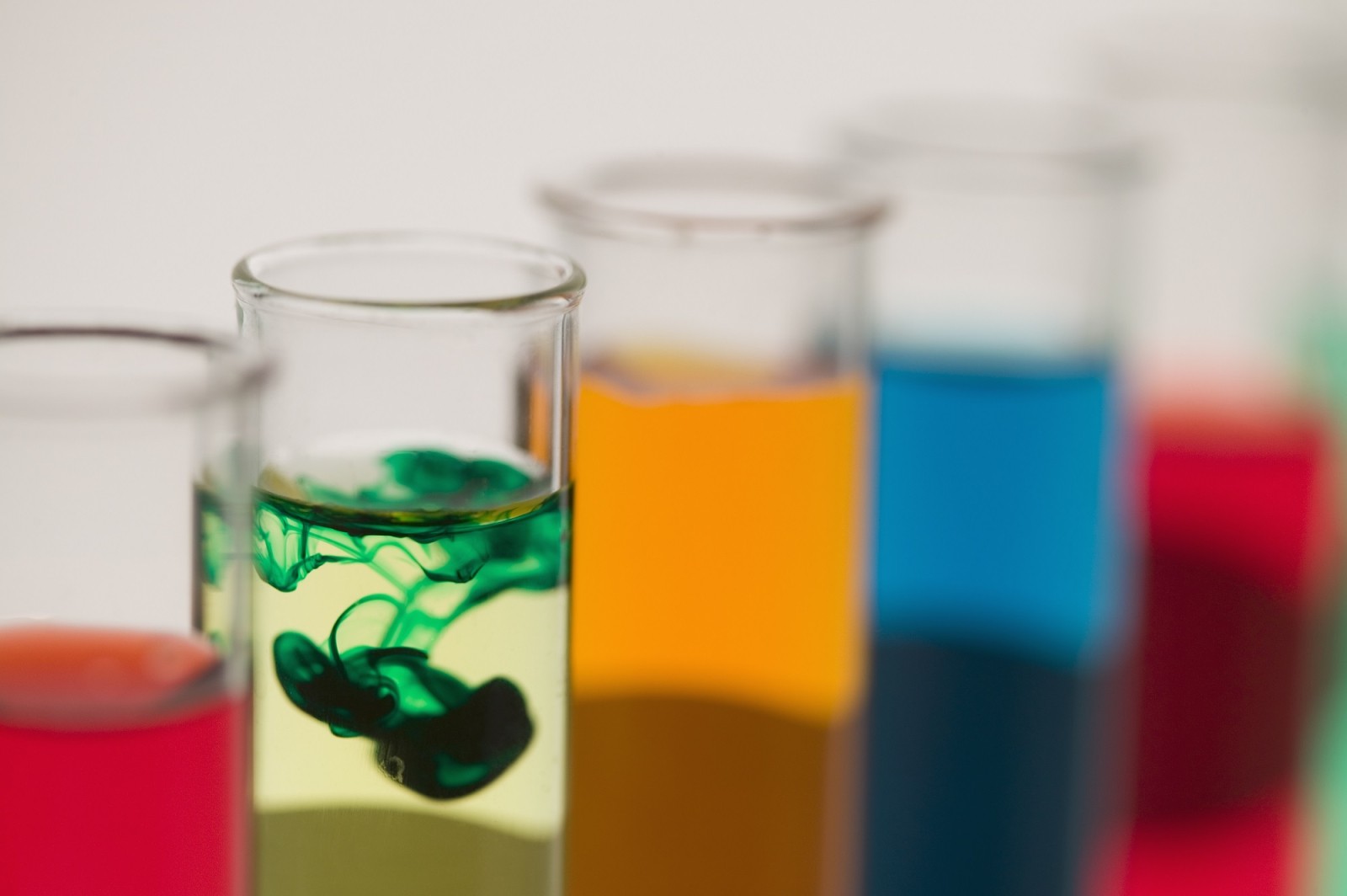test-tube-with-green-liquid-difusing-1926762.jpg